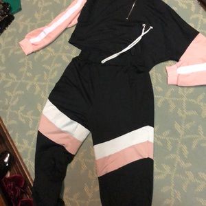 Cropped sweatshirt/sweatpant set